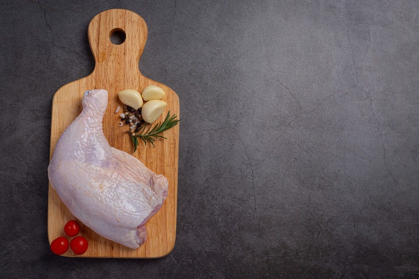 Is it ok to buy a frozen turkey? (Image by jcomp on freepik)